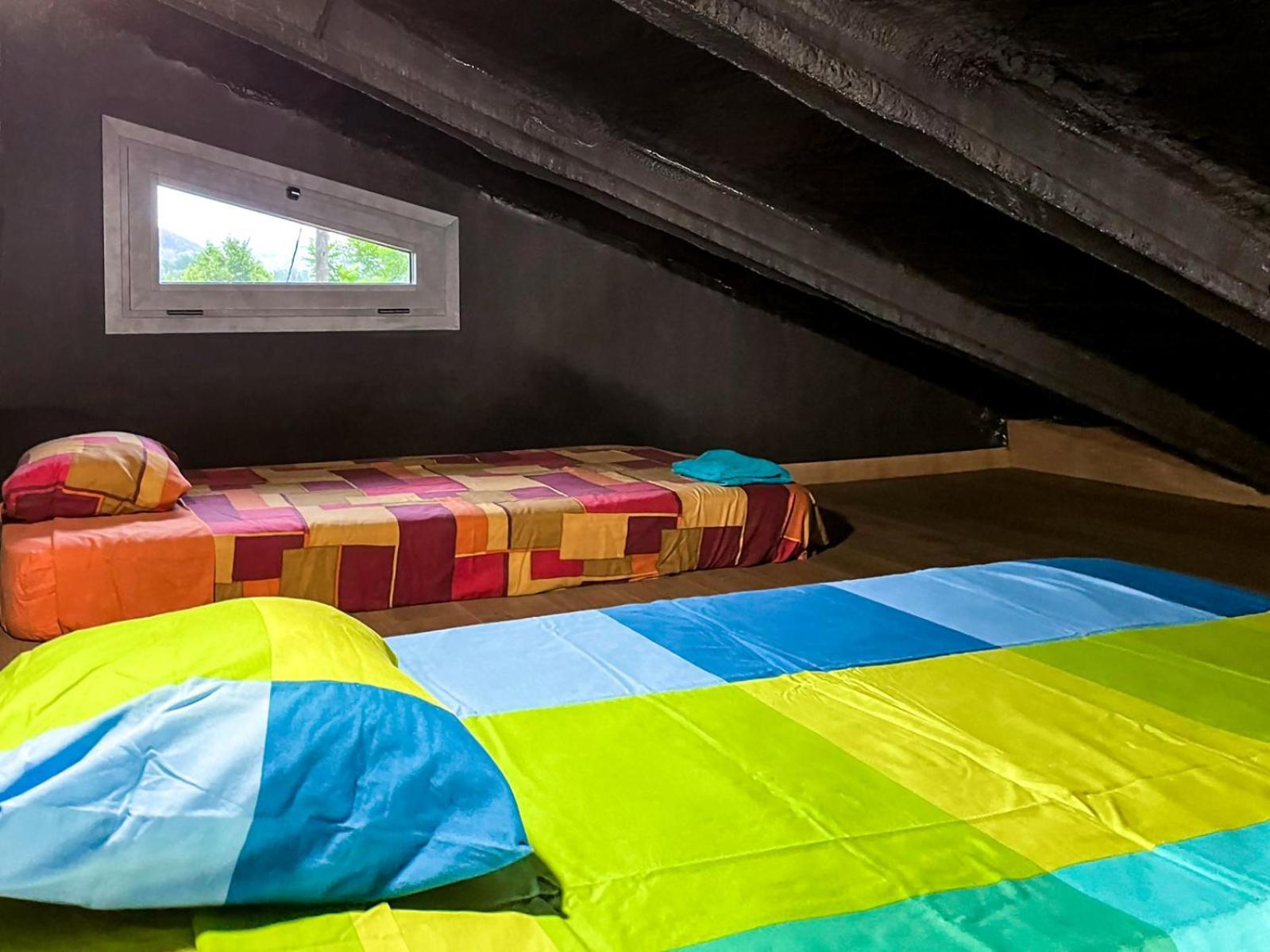 Black House Sorprendente Casa Estilo Industrial Olot Eksteriør billede