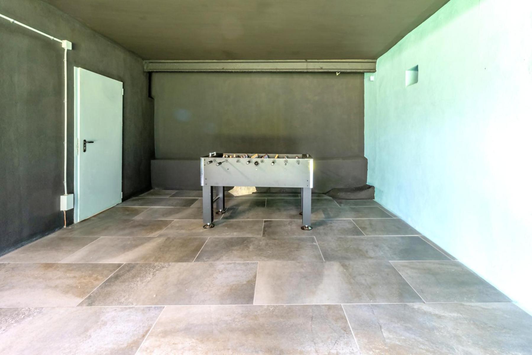 Black House Sorprendente Casa Estilo Industrial Olot Eksteriør billede