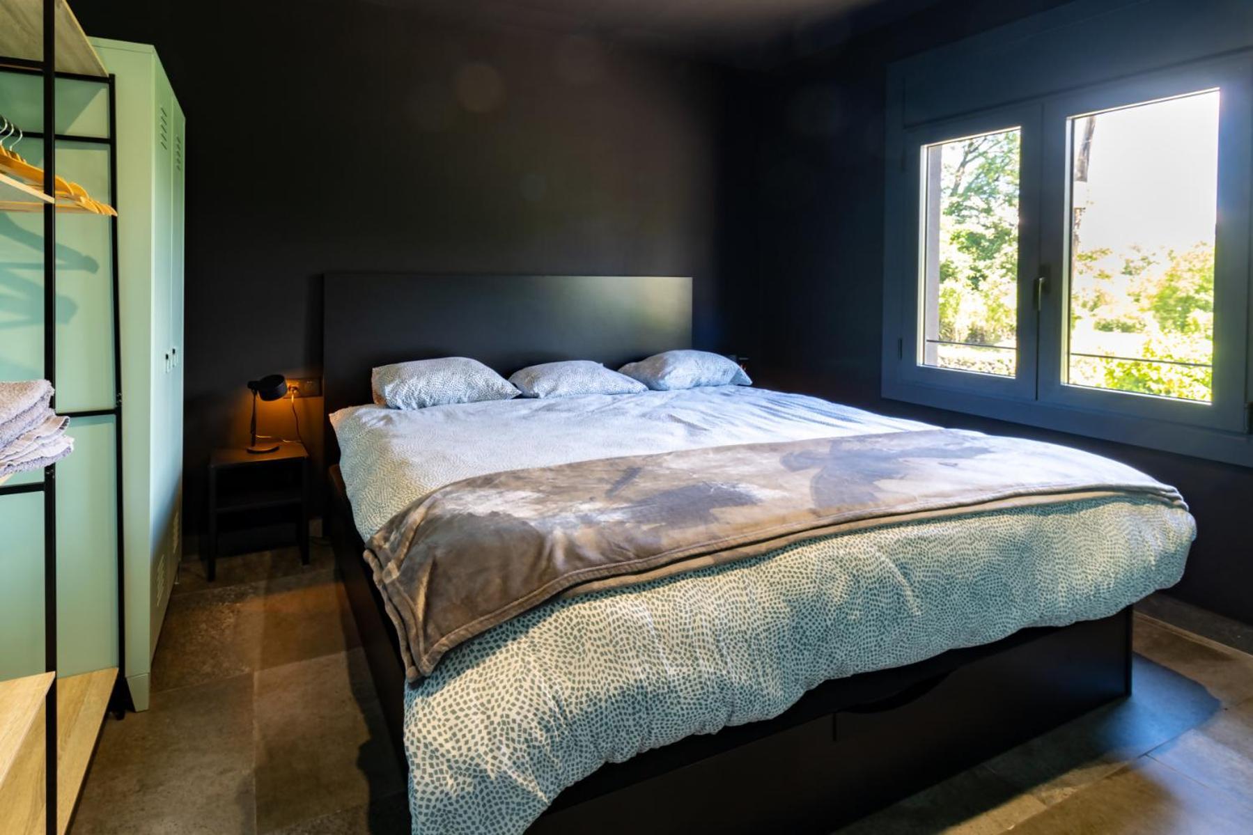 Black House Sorprendente Casa Estilo Industrial Olot Eksteriør billede
