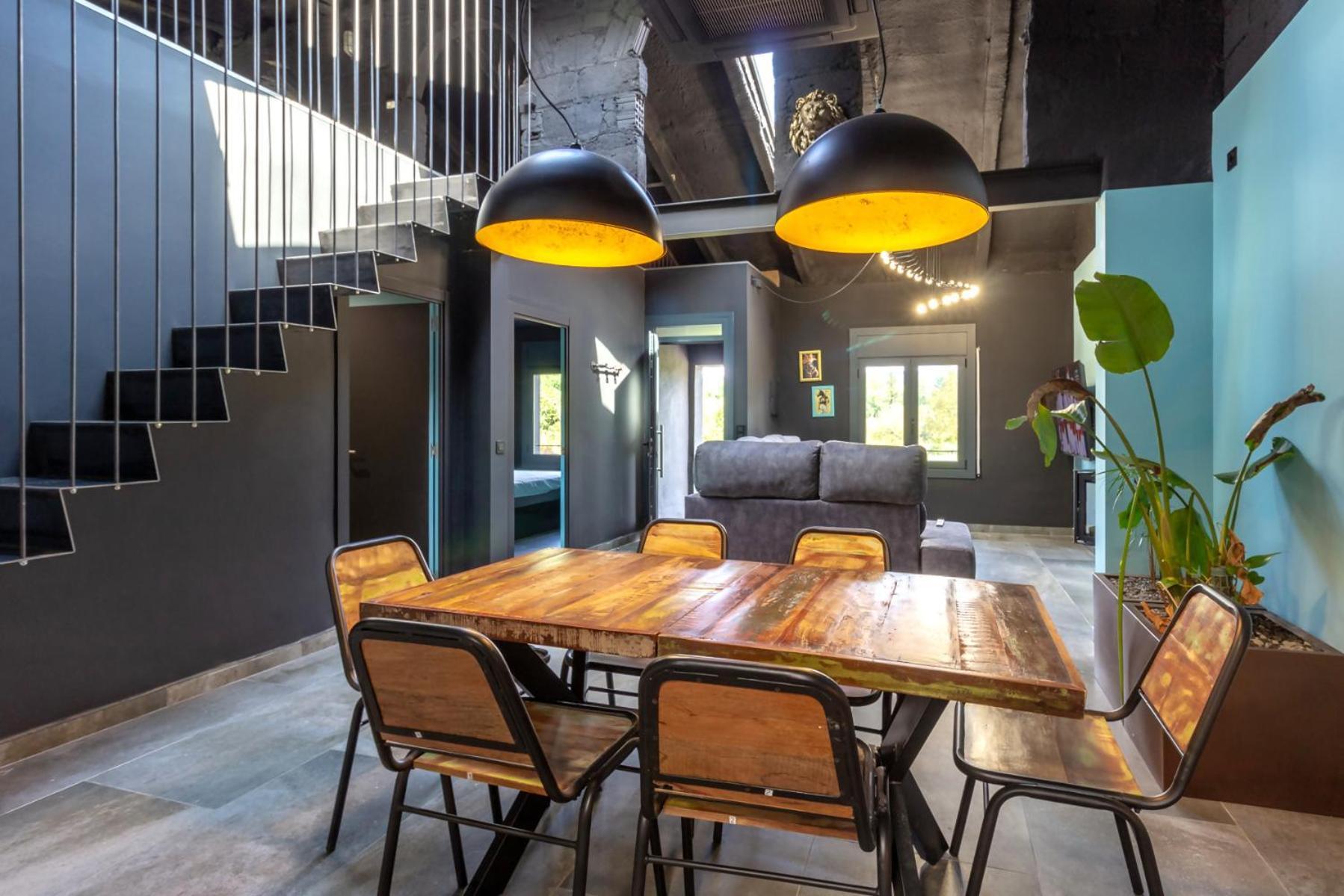Black House Sorprendente Casa Estilo Industrial Olot Eksteriør billede