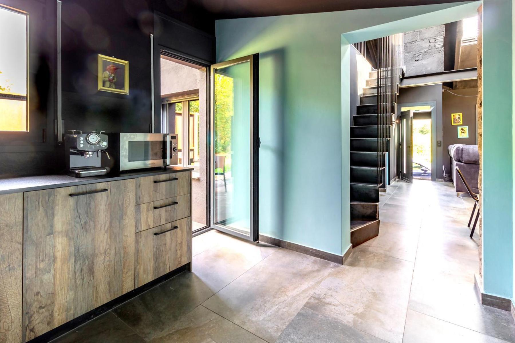 Black House Sorprendente Casa Estilo Industrial Olot Eksteriør billede