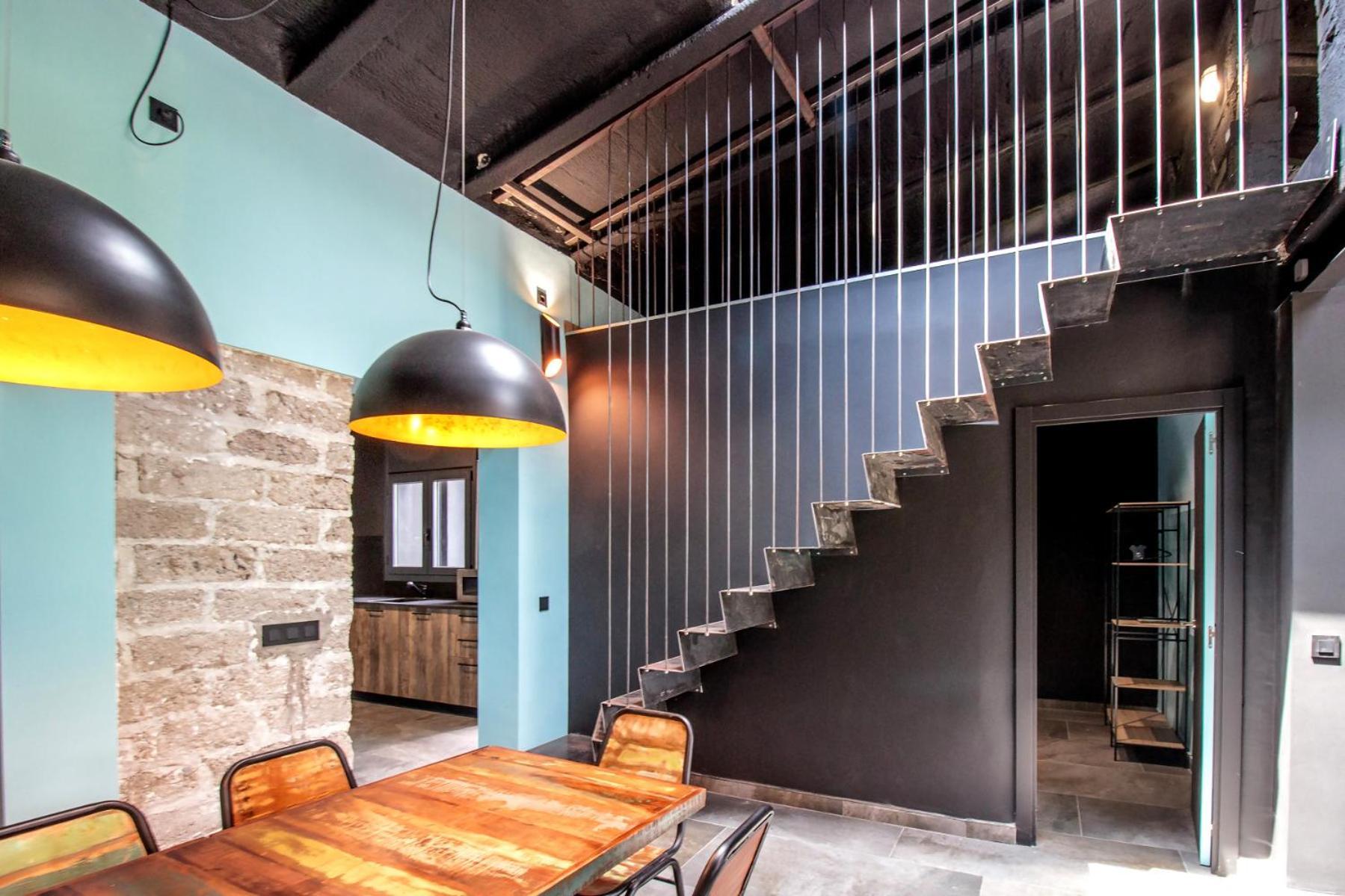 Black House Sorprendente Casa Estilo Industrial Olot Eksteriør billede