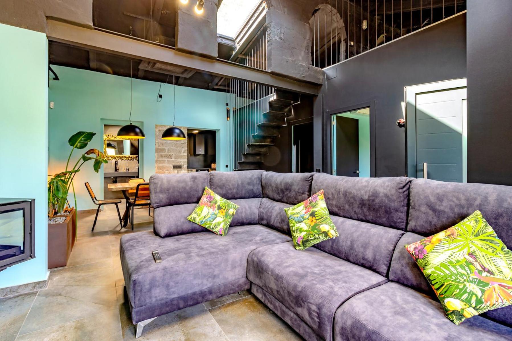 Black House Sorprendente Casa Estilo Industrial Olot Eksteriør billede